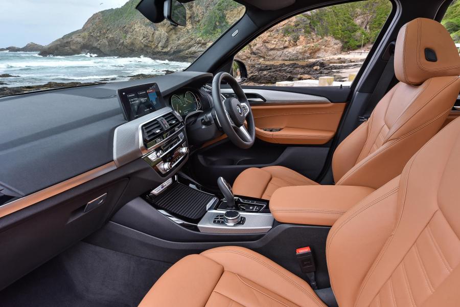 Интерьер BMW X3 M40i (G01) 2017 года  (ZA) (фото 11 из 40)